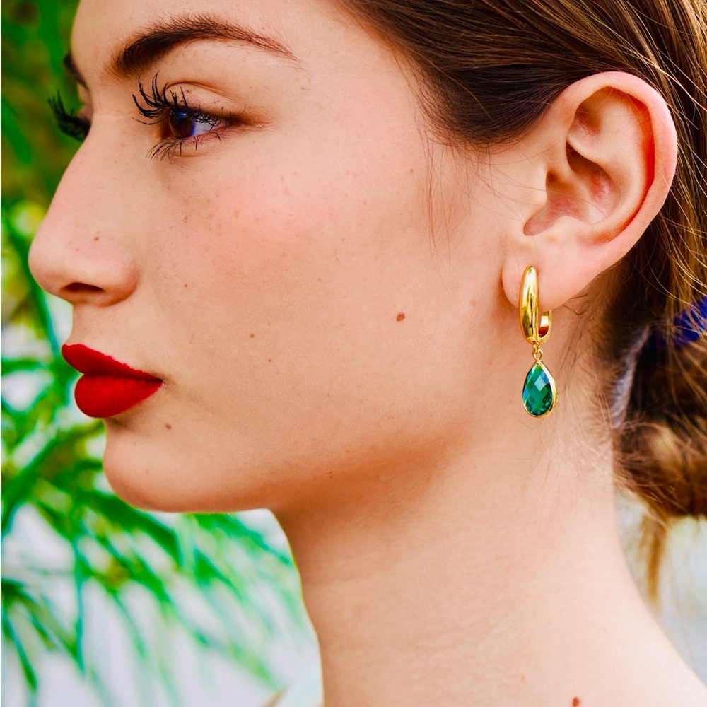 Elegant Gold and Green Teardrop Earrings